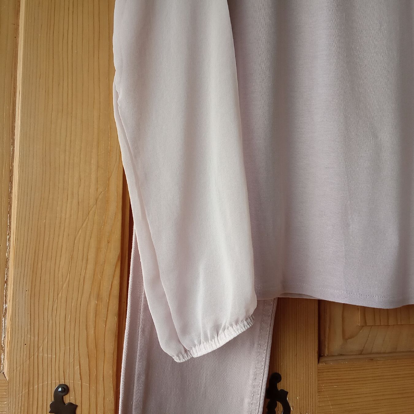 Lotti di vestiti: Da.-Hose roséfarb. CHF 8.-- u. pass. Bluse CHF 8.-- – Usato da Frauenfeld venduto da clausi 1