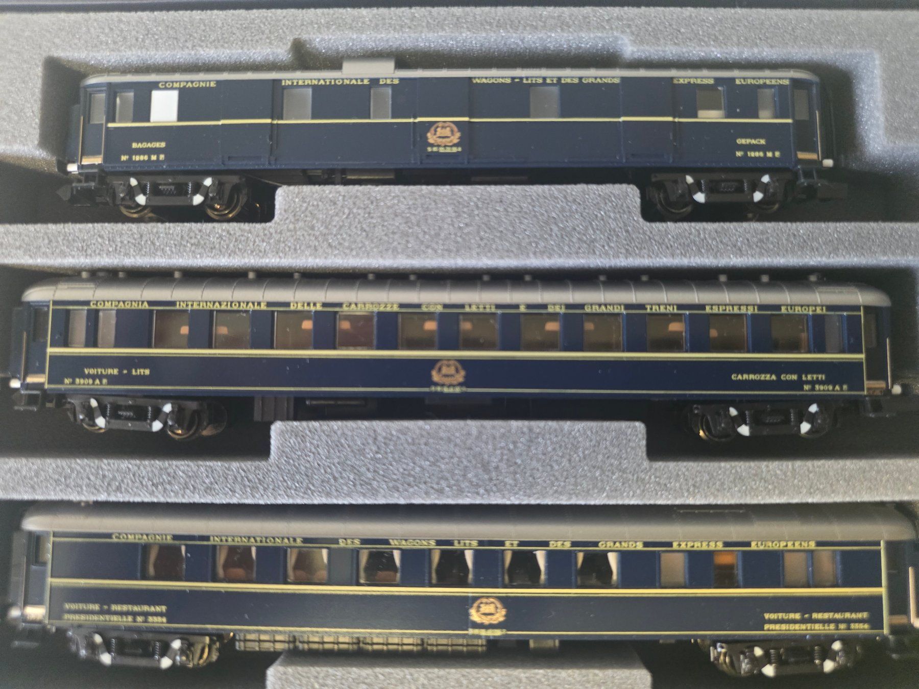 Kato Modellini di ferrovie: 7-teiliger Wagenset CIWL, "Le Train bleu" – Nuovo (secondo la descrizione) da Seuzach venduto da Loeckeli01 7