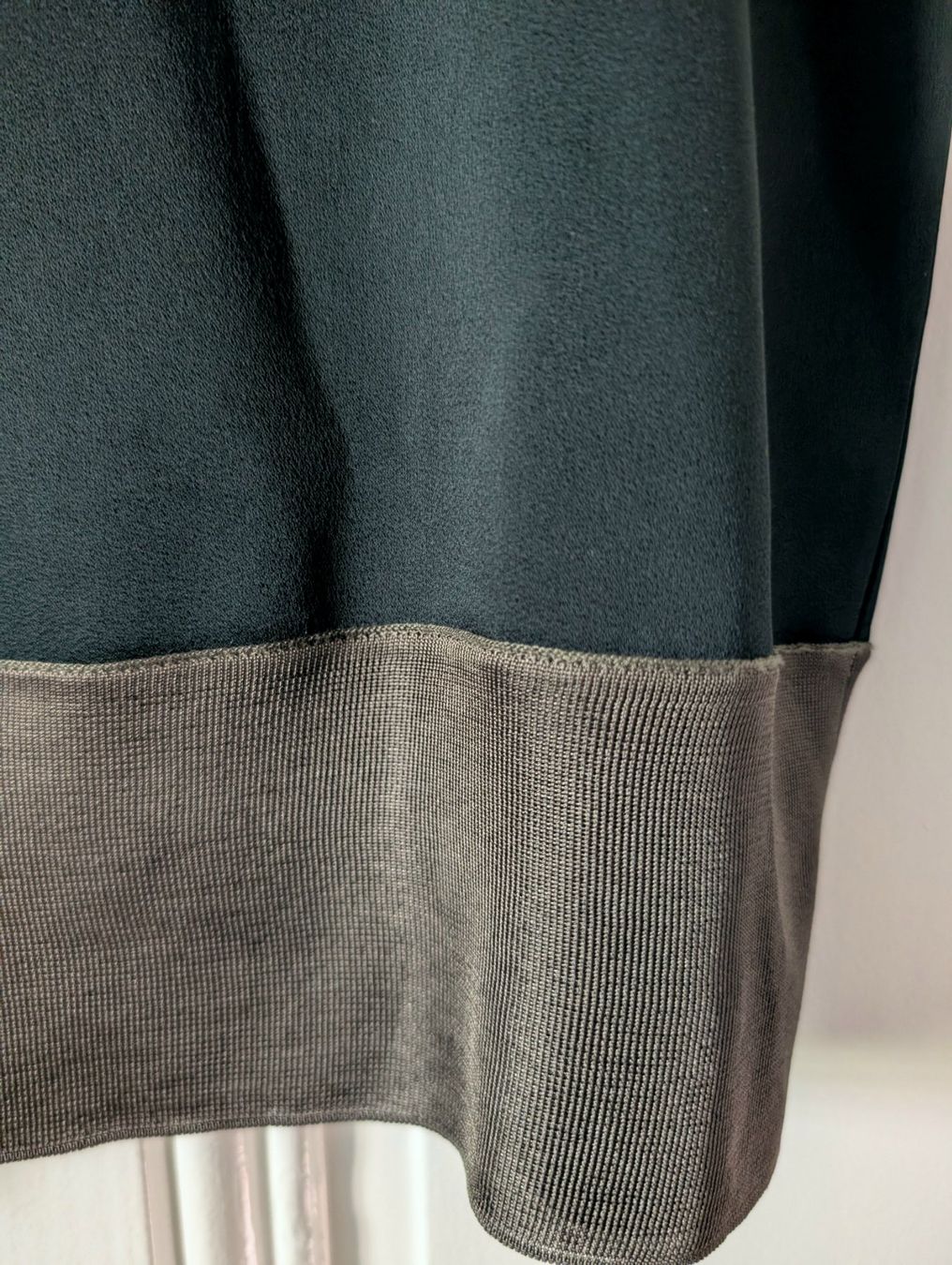Vestiti: RAG & BONE : Robe raffinée, minimalisme chic, noir-kaki, S-M – Nuovo (secondo la descrizione) da Petit-Lancy venduto da lilycerise 2