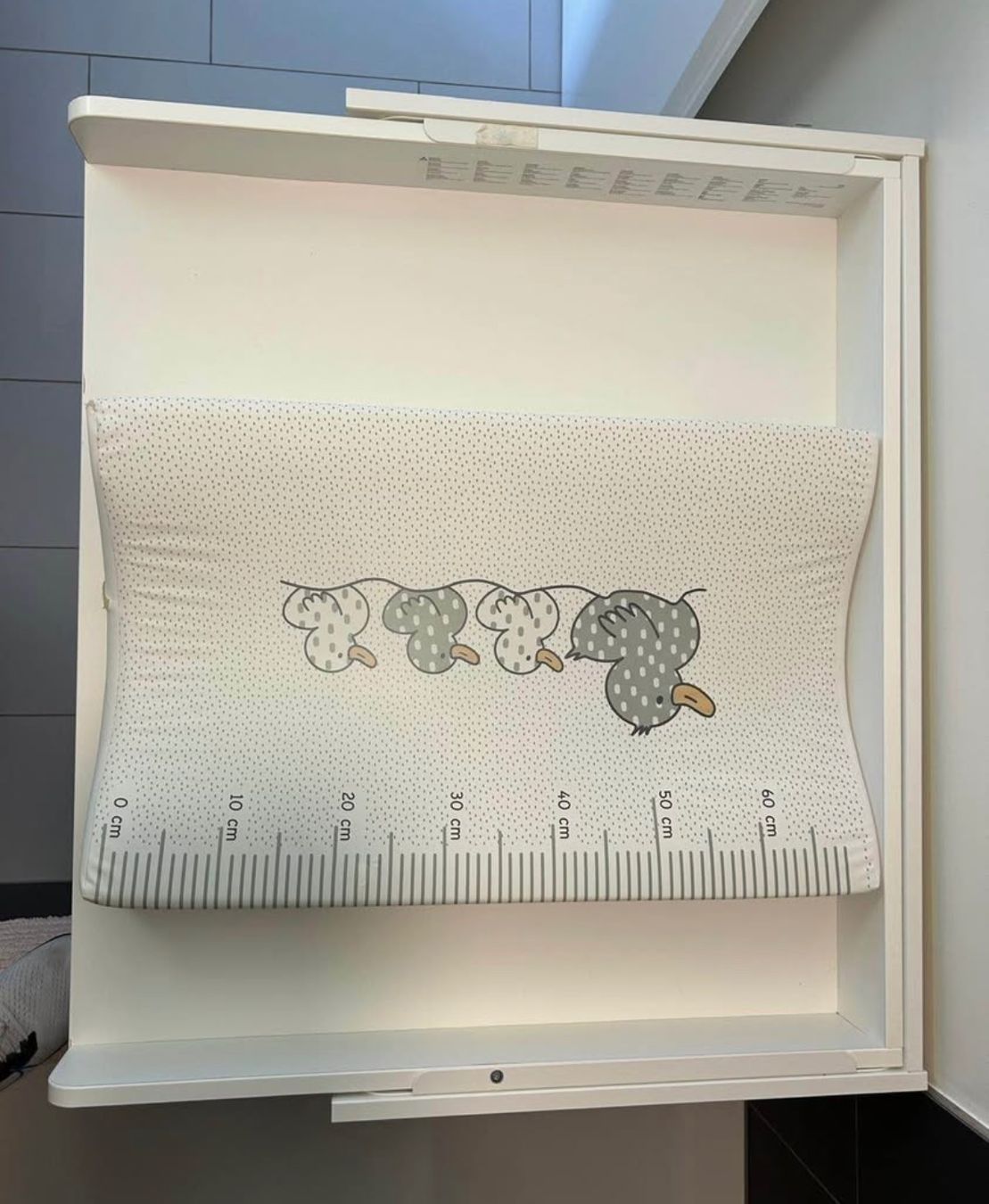 Ikea Fasciatoi & Accessori: Changing Table IKEA SMASTAD with grey drawers – Usato da Lausanne venduto da giuliaxxx 1