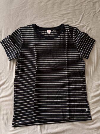 Levi's Shirt, Grösse M, Schwarz/Gold gestreift, neuwertig
