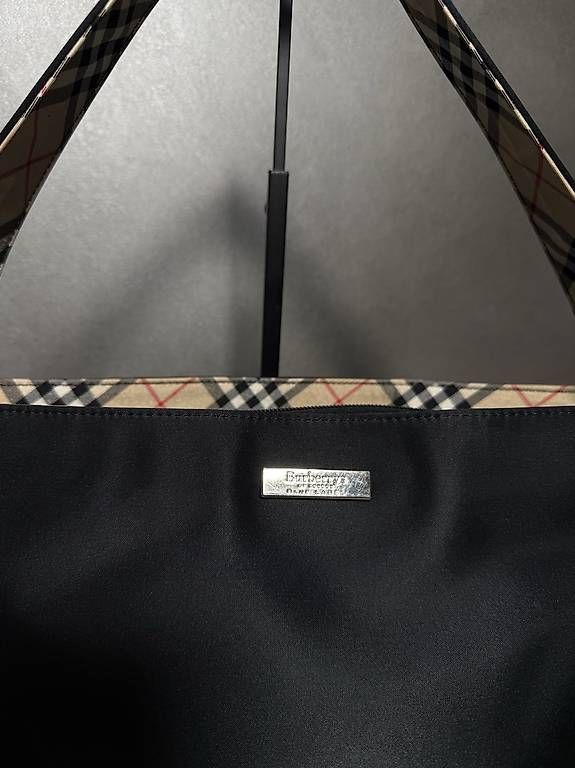 Borse da donna: Burberry Tasche – Usato da Dällikon venduto da Anna.s.45 1