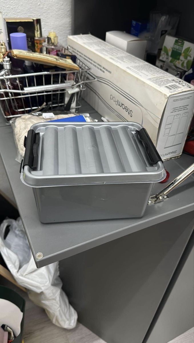 Behälter & Ähnliches: Aufbewahrungsbox mit Deckel grau  – Neu und originalverpackt aus Winterthur von gue_yf9d 8
