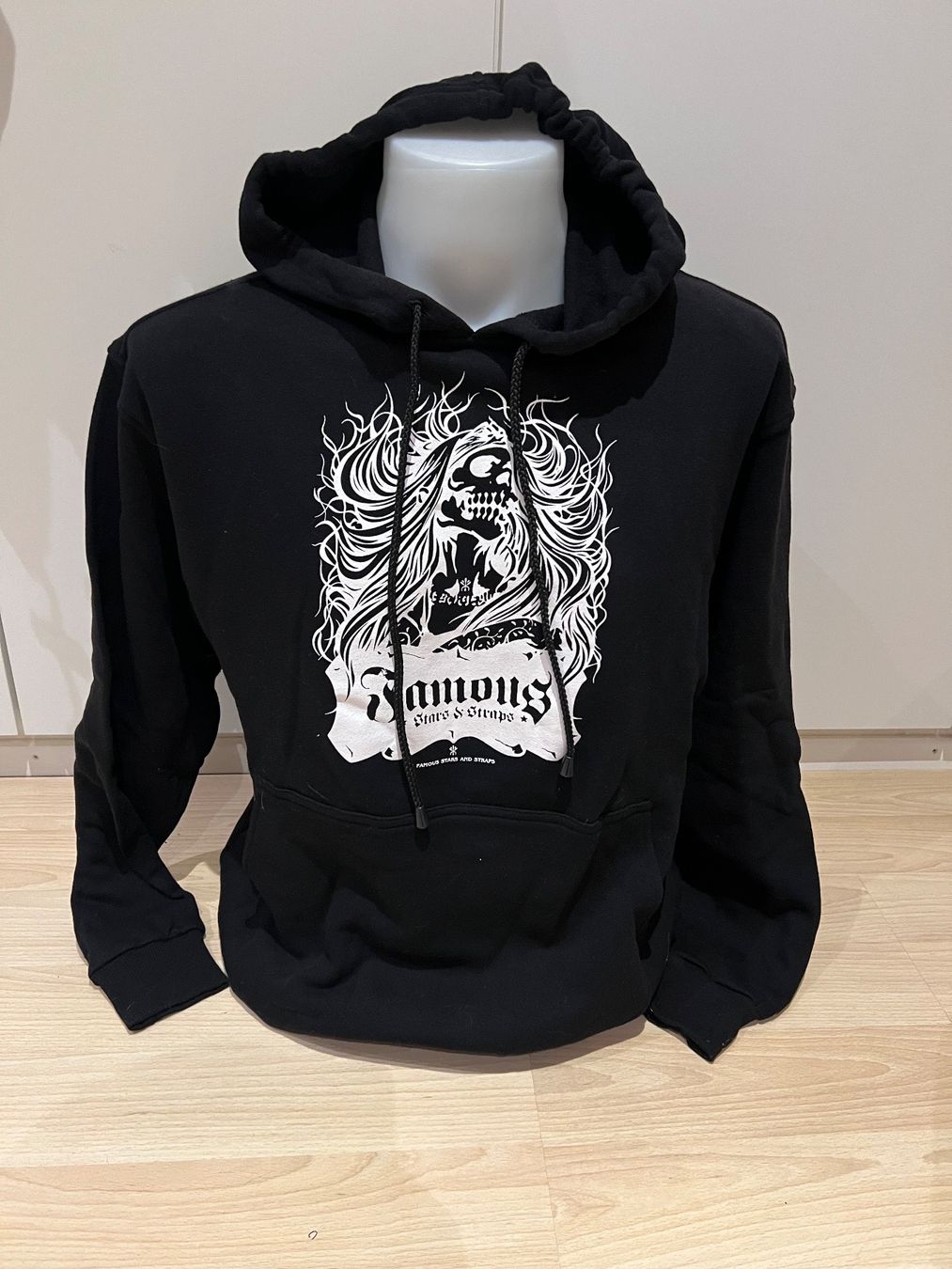 Pullover & Sweatshirts: Kapuzenpullover Famous Stars and Stripes Gr.L NEU – Neu und originalverpackt aus Schindellegi von netcrack13