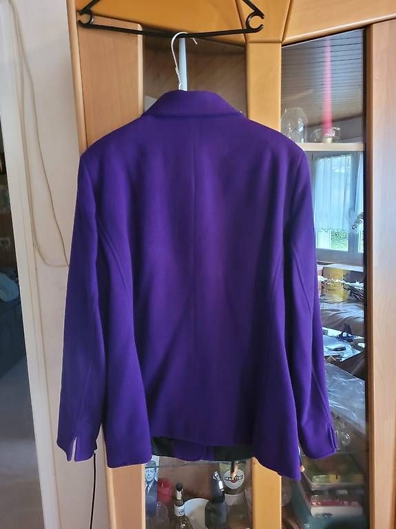 Jacken: A vendre Blazer  – Gebraucht aus Murten von cer_cr9z