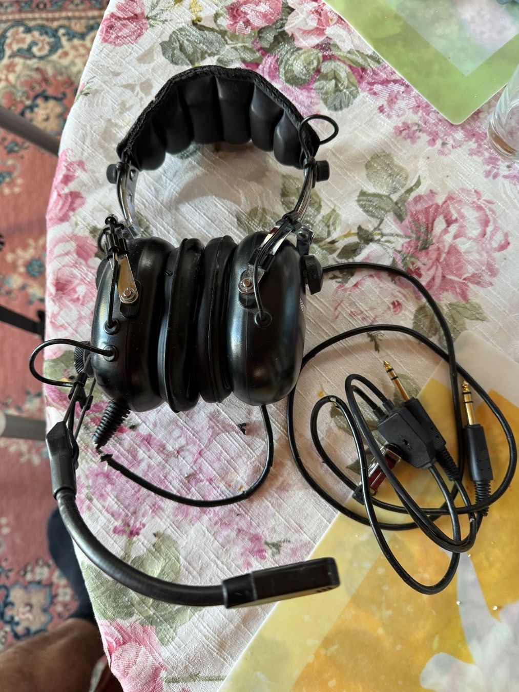 Caschi & visiere: Casque avion Flight Line, cable a remplacer – Difettoso da Kehrsatz venduto da cashswiss2