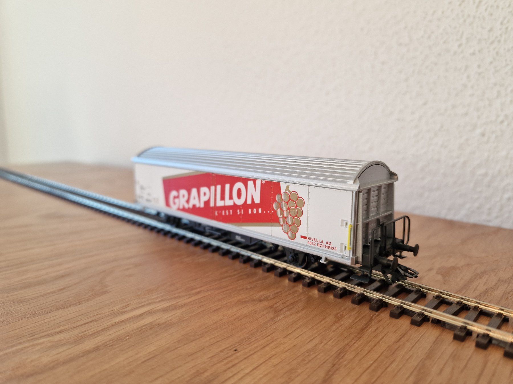 Märklin Modellini di ferrovie: SBB Rivella/Grapillon Güterwagen H0 – Usato da Matten b. Interlaken venduto da lor_hr9w 2