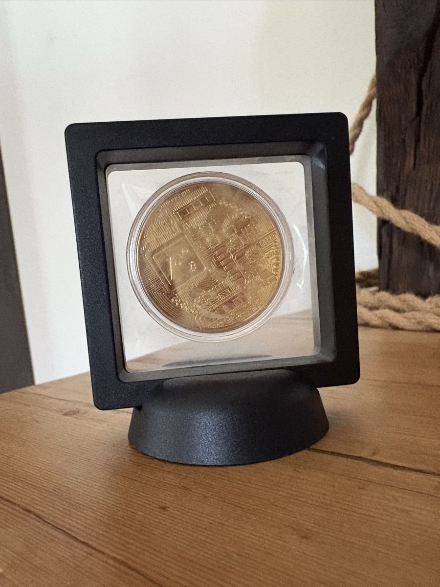 Medaillen: Bitcoin Commemorative Coin in Display Case - Collectible! – Gebraucht aus Seuzach von Diamand28 1