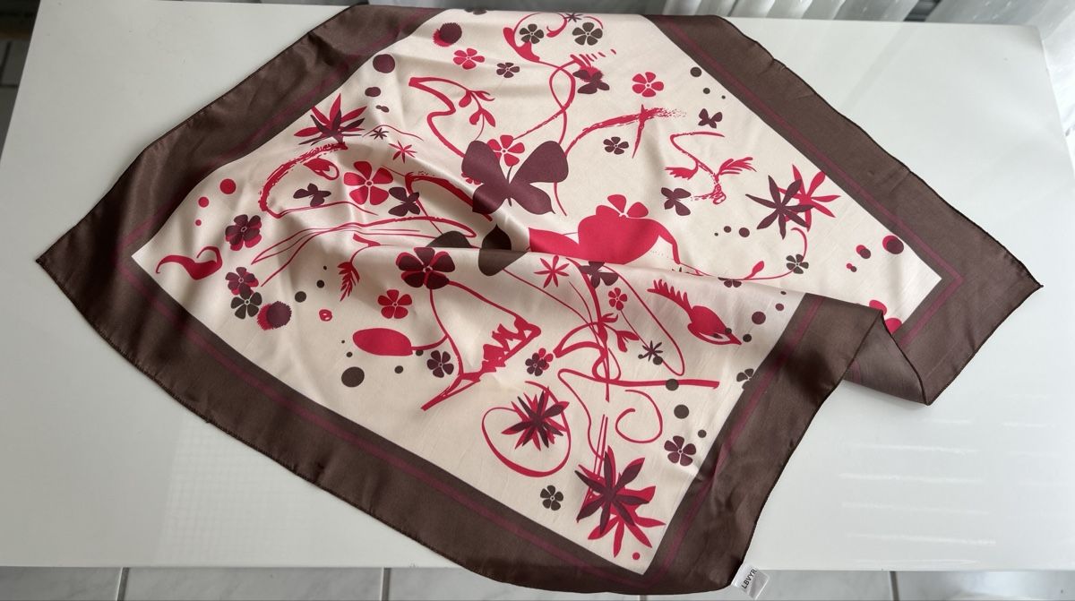 Foulard & Sciarpe: Schal LBVYR 100% Polyester Blumenmuster beige rot – Nuovo (secondo la descrizione) da Saland venduto da ele_vc96