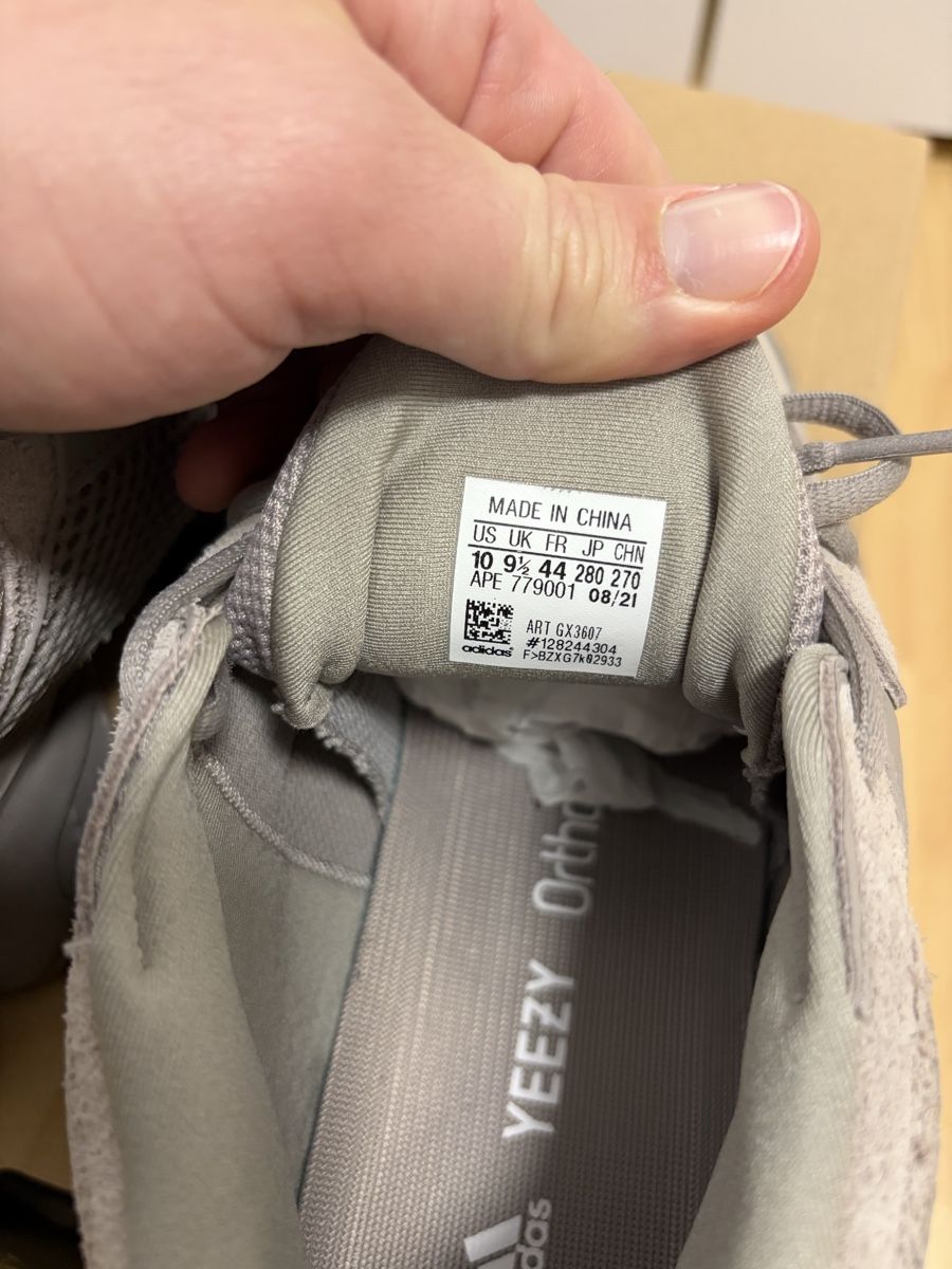 Adidas Scarpe da uomo: Yeezy 500 Ash Grey, NEW, Size 44 – Nuovo (secondo la descrizione) da Weinfelden venduto da DTotheZ 4