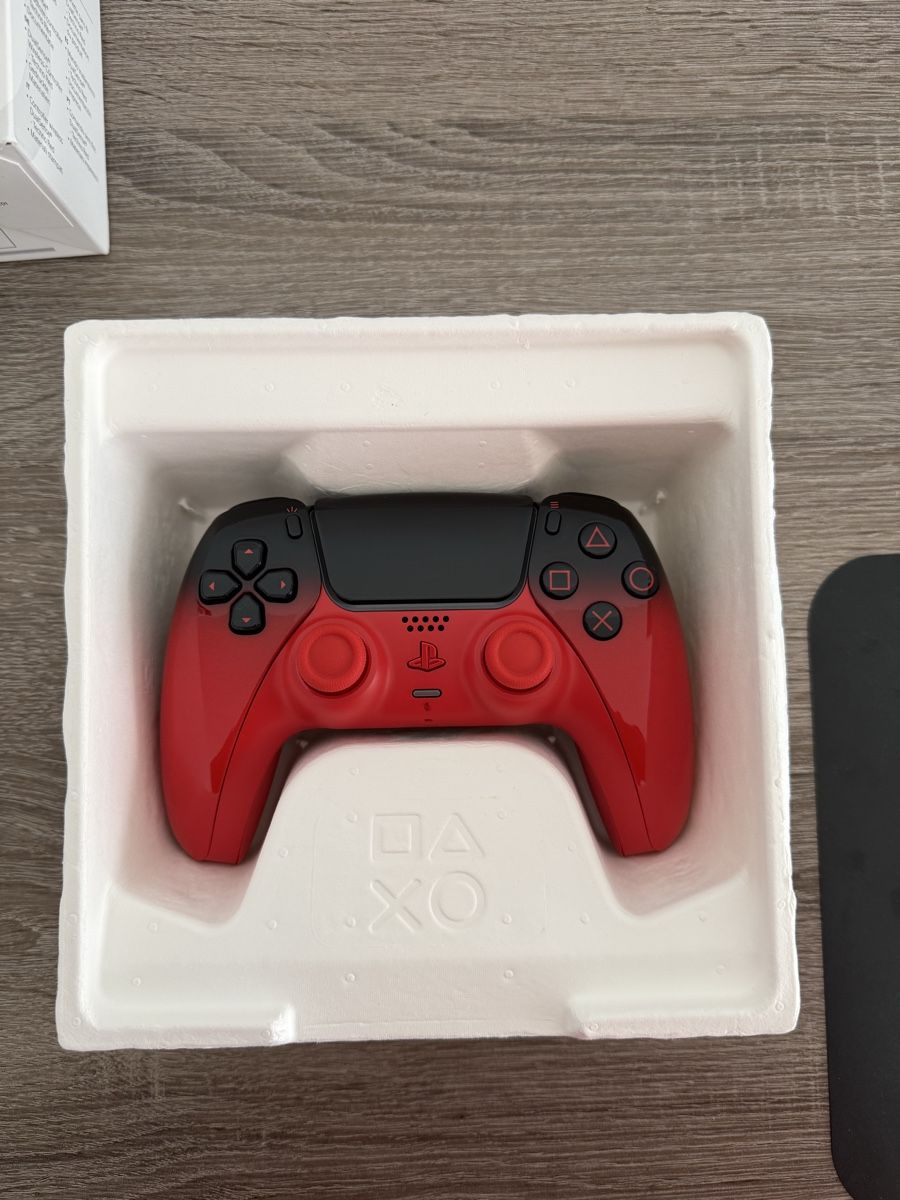 Sony Controller: Sony DualSense PS5 Controller Techno Red – Neu und originalverpackt aus Thun von Red_dragon 1
