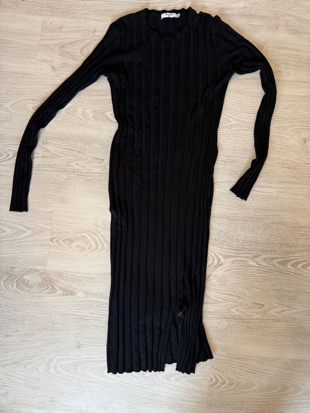 Na-kd Vestiti: Nakd enganliegendes Maxikleid mit Beinschlitz – Usato da Rothrist venduto da G.F.1997