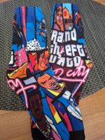 Bunte Socken mit "Grand Theft Auto"-Aufdruck 