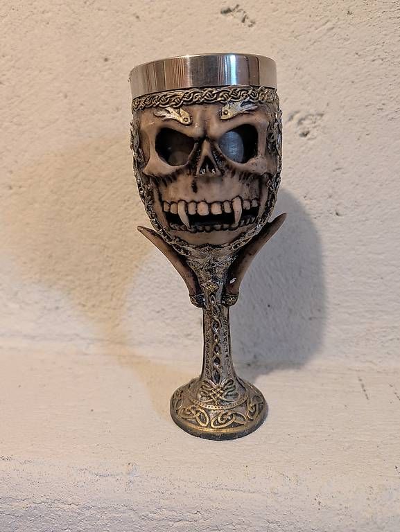 Sculture & Statue: Kelch Totenkopf – Usato da Staufen venduto da joe_6nhv