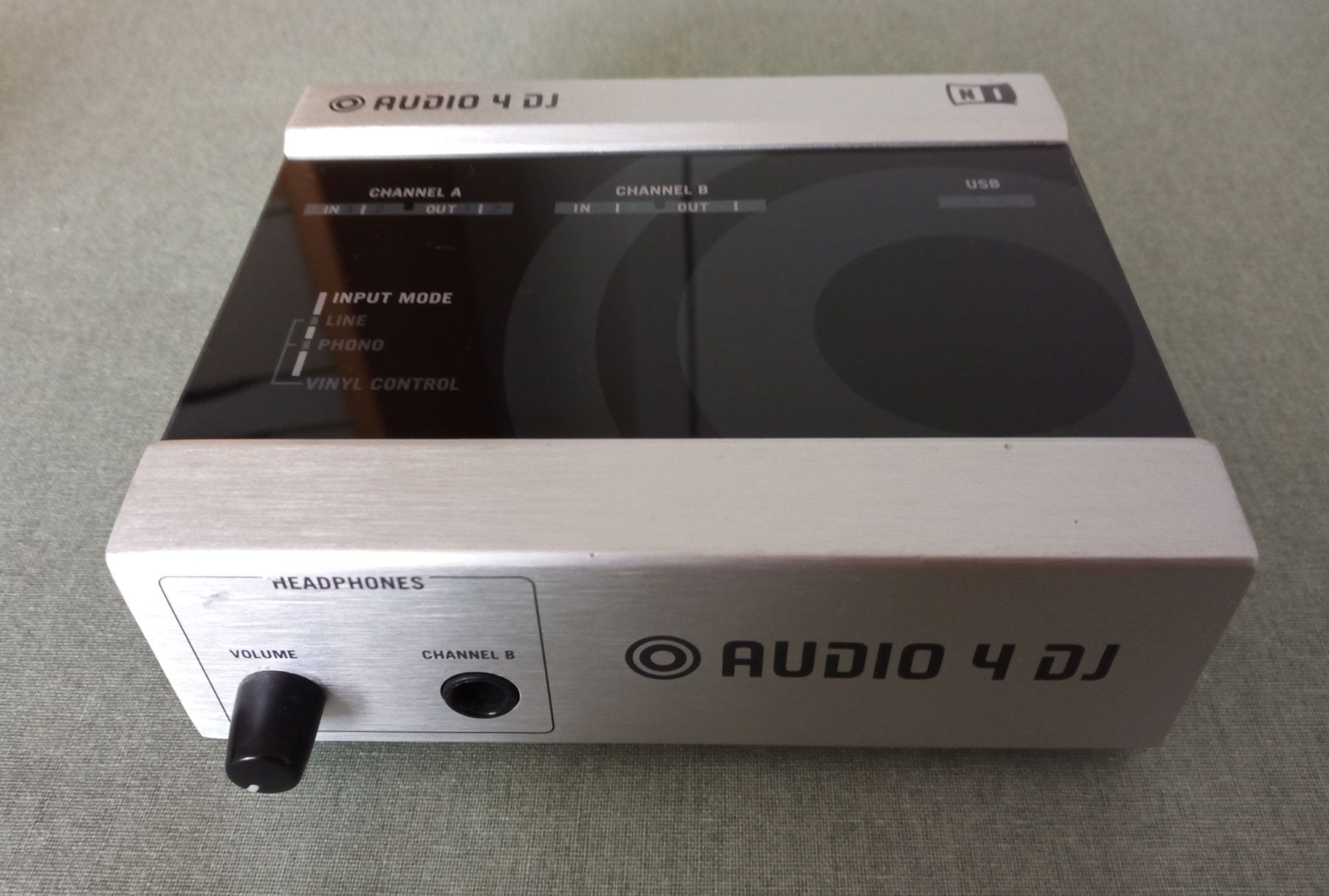 Traktor DJ-Equipment: Native Instruments Audio 4 DJ Interface – Gebraucht aus Leutwil von  1