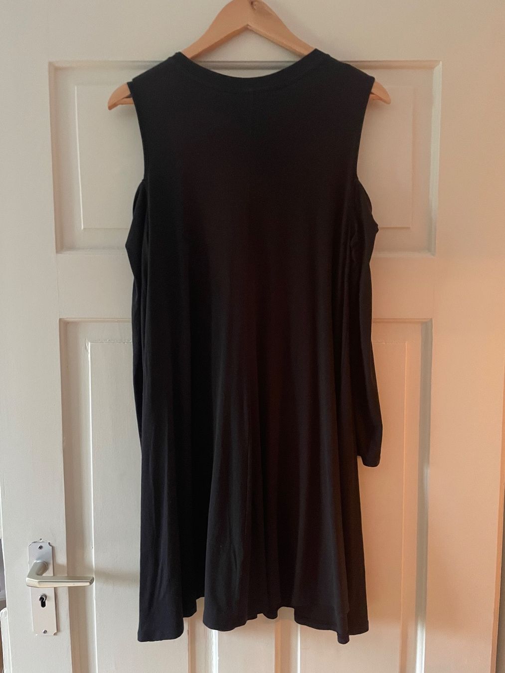 Topshop Vestiti: Kleid mit Cut-outs an den Schultern – Usato da St. Gallen venduto da ann_llt9