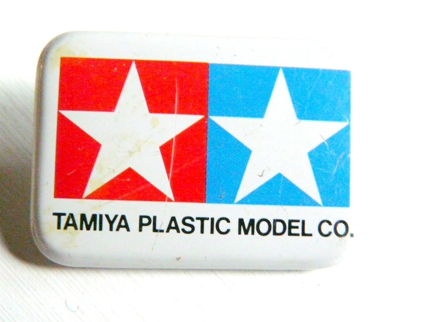 Plaketten & Abzeichen: • Tamiya Plastic Model Co  broche  brooch Brosche    B1.33 – Gebraucht aus Pully von websurfer1 1