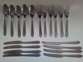 Besteck-Set (5 Löffel, 6 Gabeln, 8 Messer)