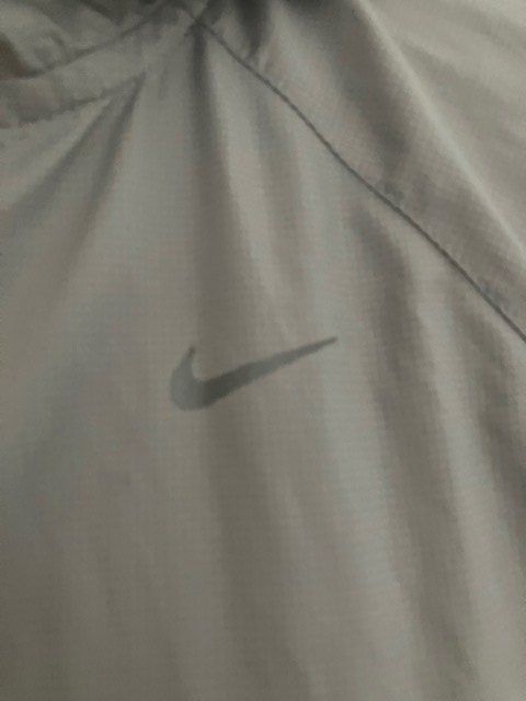 Nike Giacche: Veste Nike coupe vent  grise taille S – Usato da Gampelen venduto da Mari60 1