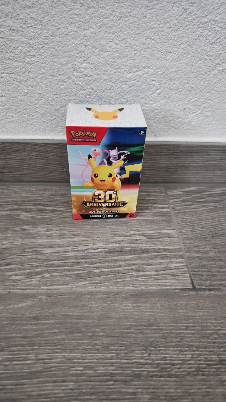 Pokémon Jouets: Pokemon 30th Anniversary Bundle – Neuf avec emballage d'origine à Vuarrens par tom_q7t7