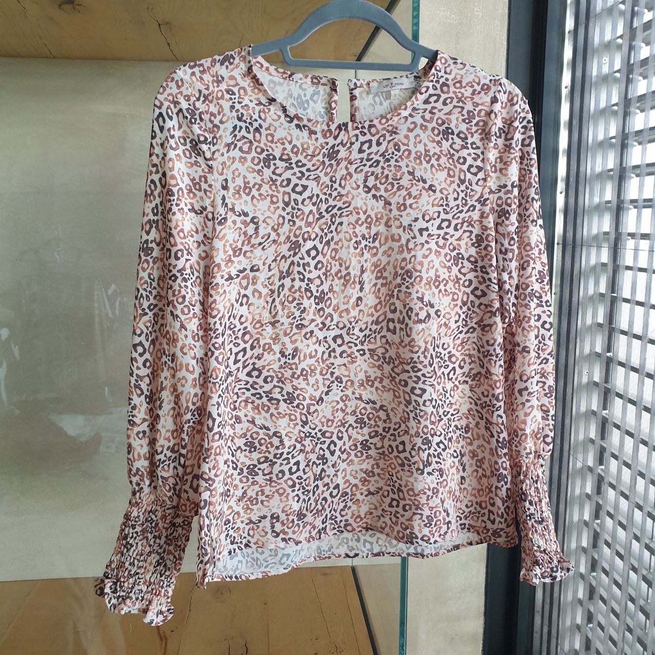 Camicette: 🐸 BLUSE TOP LOST & FOUND S LEO MUSTER – Usato da Môtier (Vully) venduto da Frogs 1