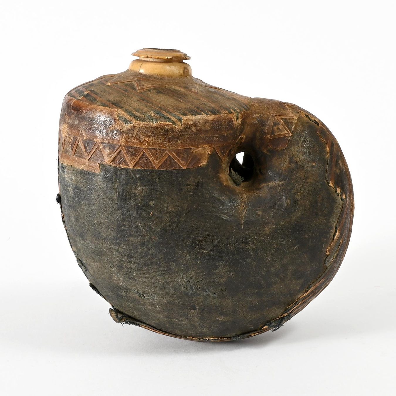 Bottiglie: Antike Pulverflasche oder Horn in Schneckenform, wohl Indien – Usato da Bern venduto da chamunda 1