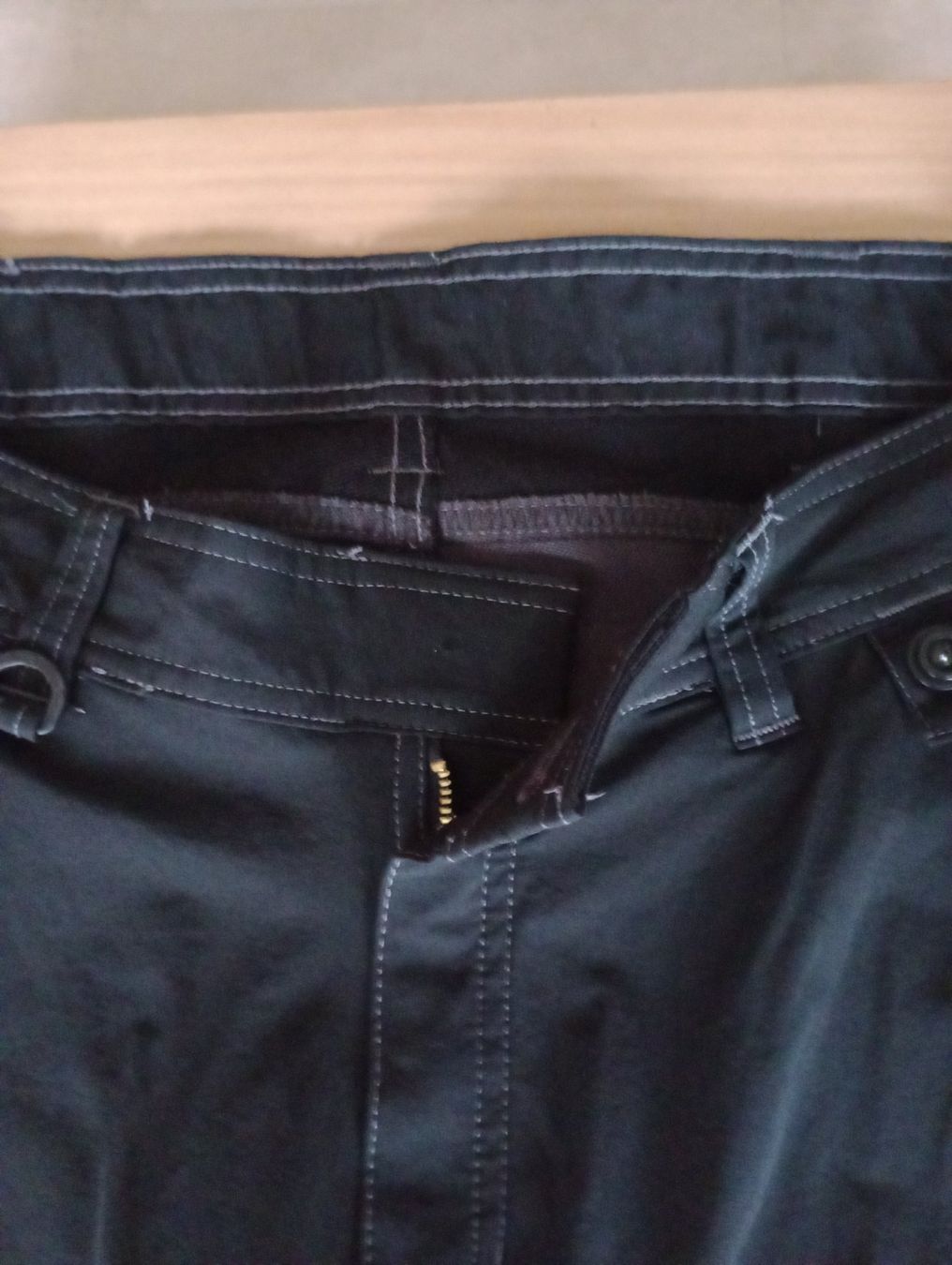 Pantaloni: Arbeiterhose grau-schwarz, Grösse 52, es fehlt ein Knopf – Usato da Marbach LU venduto da antanarivo 9