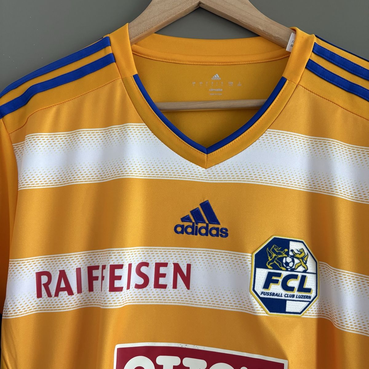 Adidas Leibchen & Hosen: Fc Luzern Trikot Adidas 2017/2018 – Gebraucht aus Winterthur von LaBodega 1