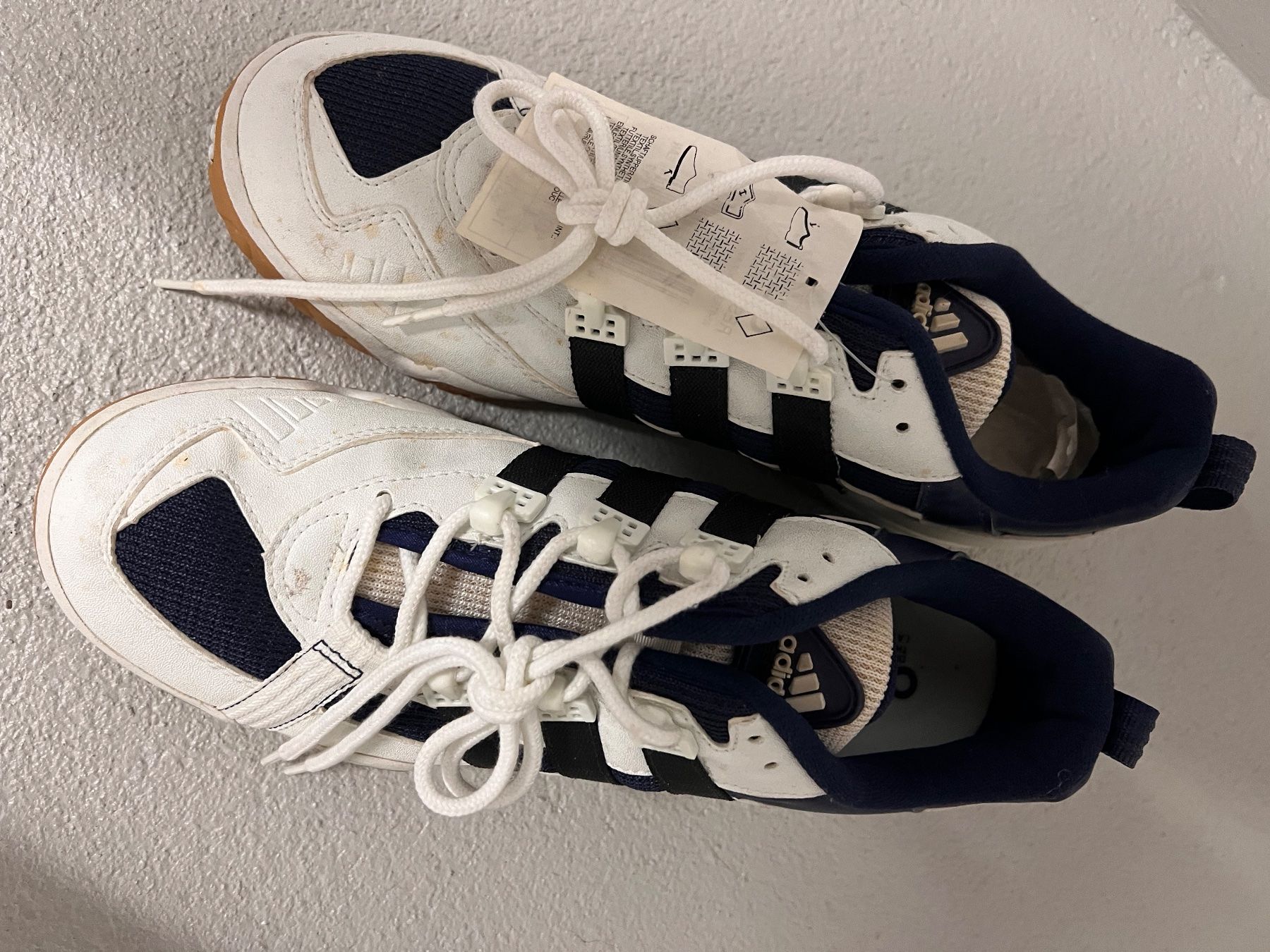Adidas Scarpe da uomo: Adidas Sneakers 10.5 – Nuovo (secondo la descrizione) da Luzern venduto da TIsabel