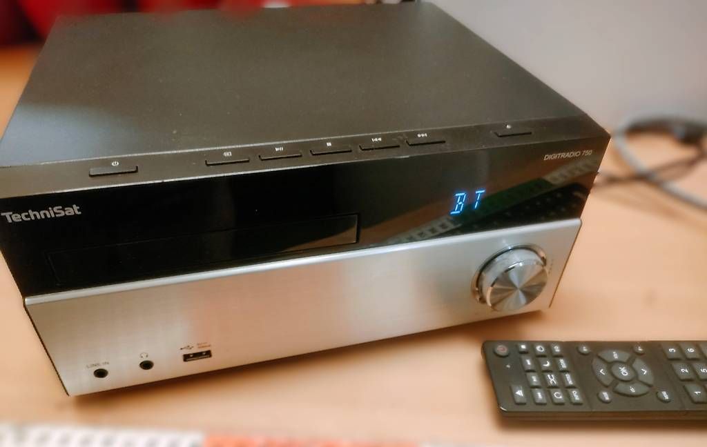 Sistemi audio & multimediali: Digitalradio 750 von TechniSat. inkl. CD-Player – Usato da Rheineck venduto da han_c85z 1