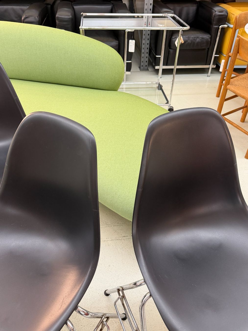 Vitra Sedie: Vitra Eames DSS 6er Set ab 1.- Schwarz – Usato da Zürich venduto da Simsala-bim 2