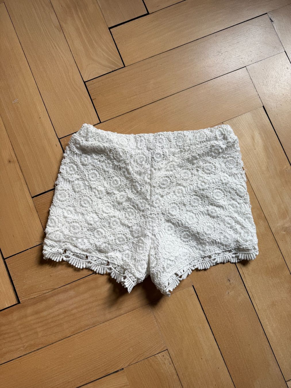 Pantaloni: Spitzen Shorts weiss 38 – Usato da Zürich venduto da Diazaio 2