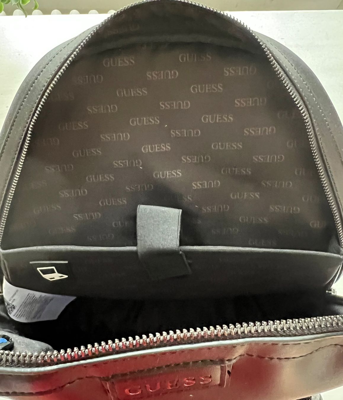 Guess Zaini: Guess Rucksack in Lederoptik – NEU – Nuovo (secondo la descrizione) da Langenthal venduto da Jezus 3