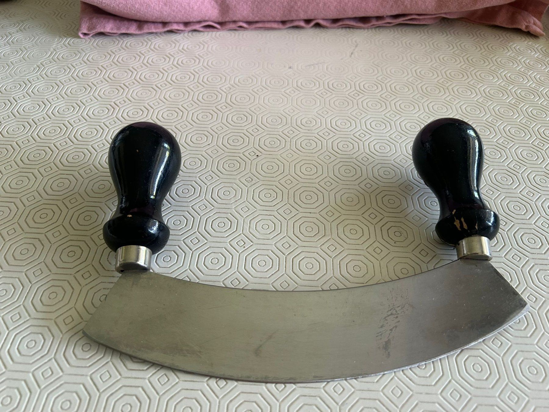 Coltelli da cucina: Mezzaluna con manici in plastica – Usato da Melano venduto da H-Sara