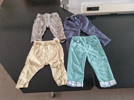 Lot de 4 pantalons super stylés (quasi neufs), taille 80