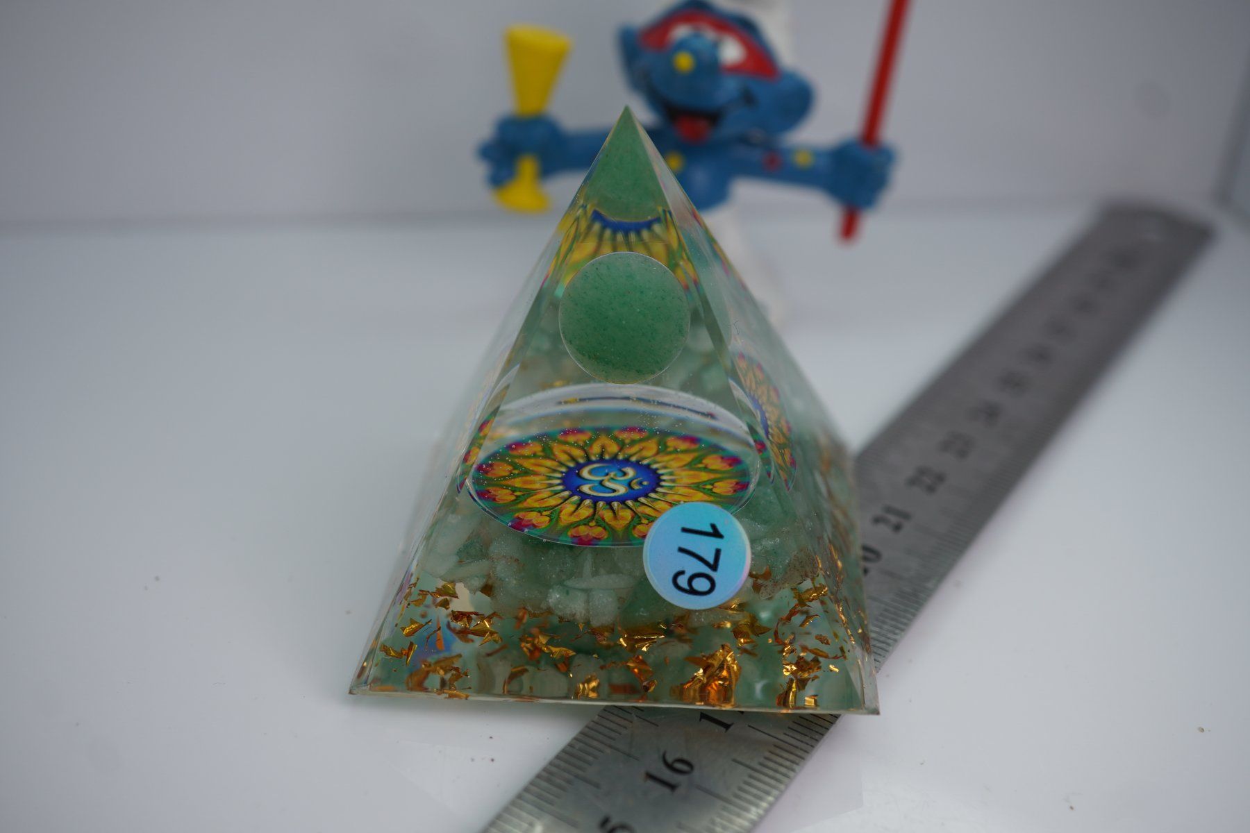 Minerali & Pietre curative: Aventurin  Om   Orgonit - Pyramide 5 cm  ab 6.-  !! – Nuovo e nell'imballaggio originale da Eschenbach SG venduto da topstone 3