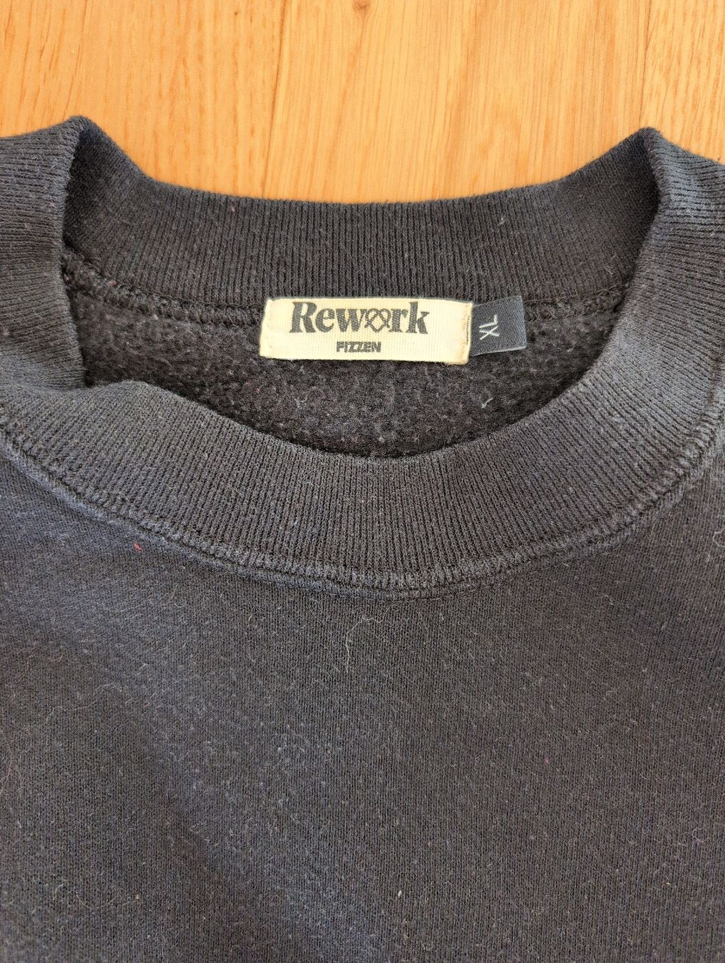 Pullover & Sweatshirts: Fizzen Rework Pullover, Grösse XL, Rot/Schwarz – Gebraucht aus Chur von Eona4 1