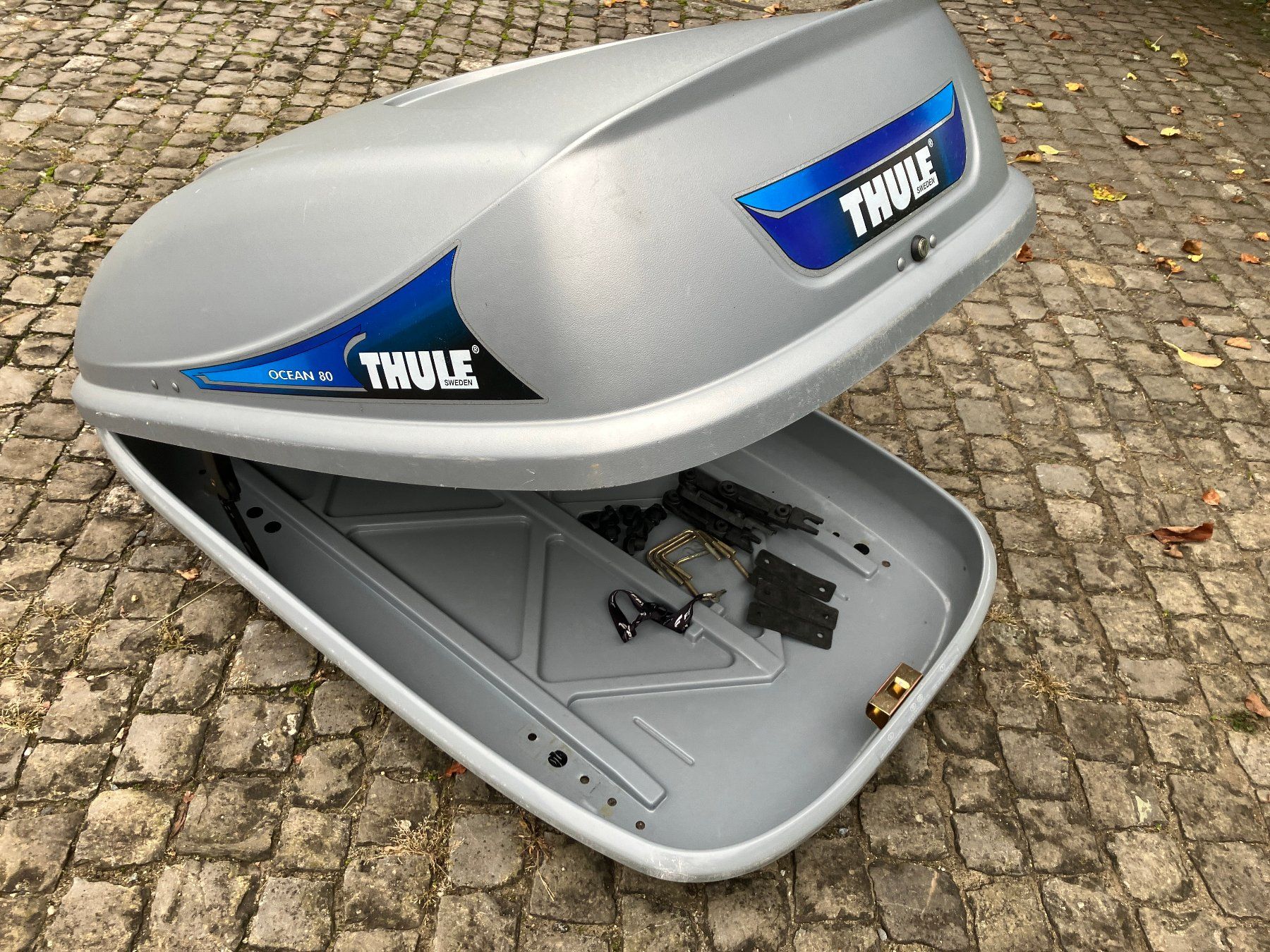Thule Coffres de toit: Dachbox Thule Ocean 80 – D'occasion à benzenschwil par Kontaki 4