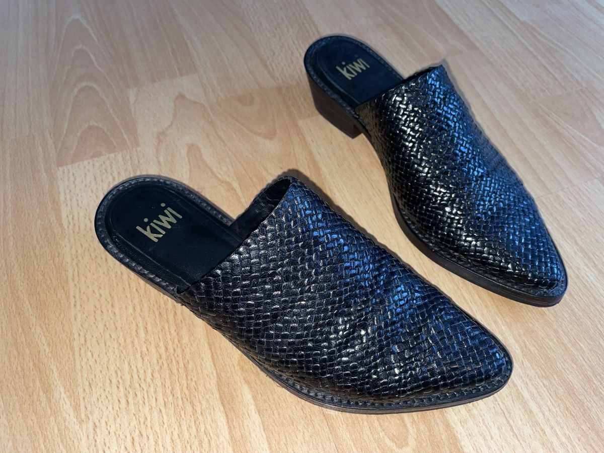 Scarpe da donna: Schwarze Leder Halbschuhe mit Absatz - Gr. 36 - Kiwi – Nuovo (secondo la descrizione) da Zug venduto da alex___4