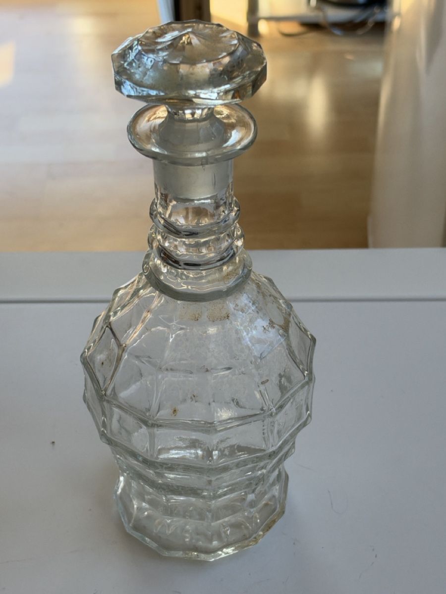 Carafes: Glaskaraffe mit Stöpsel, facettiertes Design, (2I6) – D'occasion à Neuenhof par 123-Allerlei