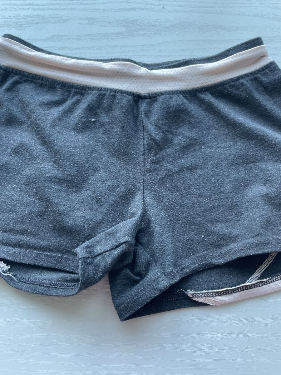 Pantalons: Mädchen Short Gr.128 – D'occasion à Steinhausen par Piaweber1943.