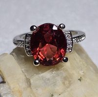 Klassischer Ring mit rotem Zirkonia, 925 versilbert, Gr. 8