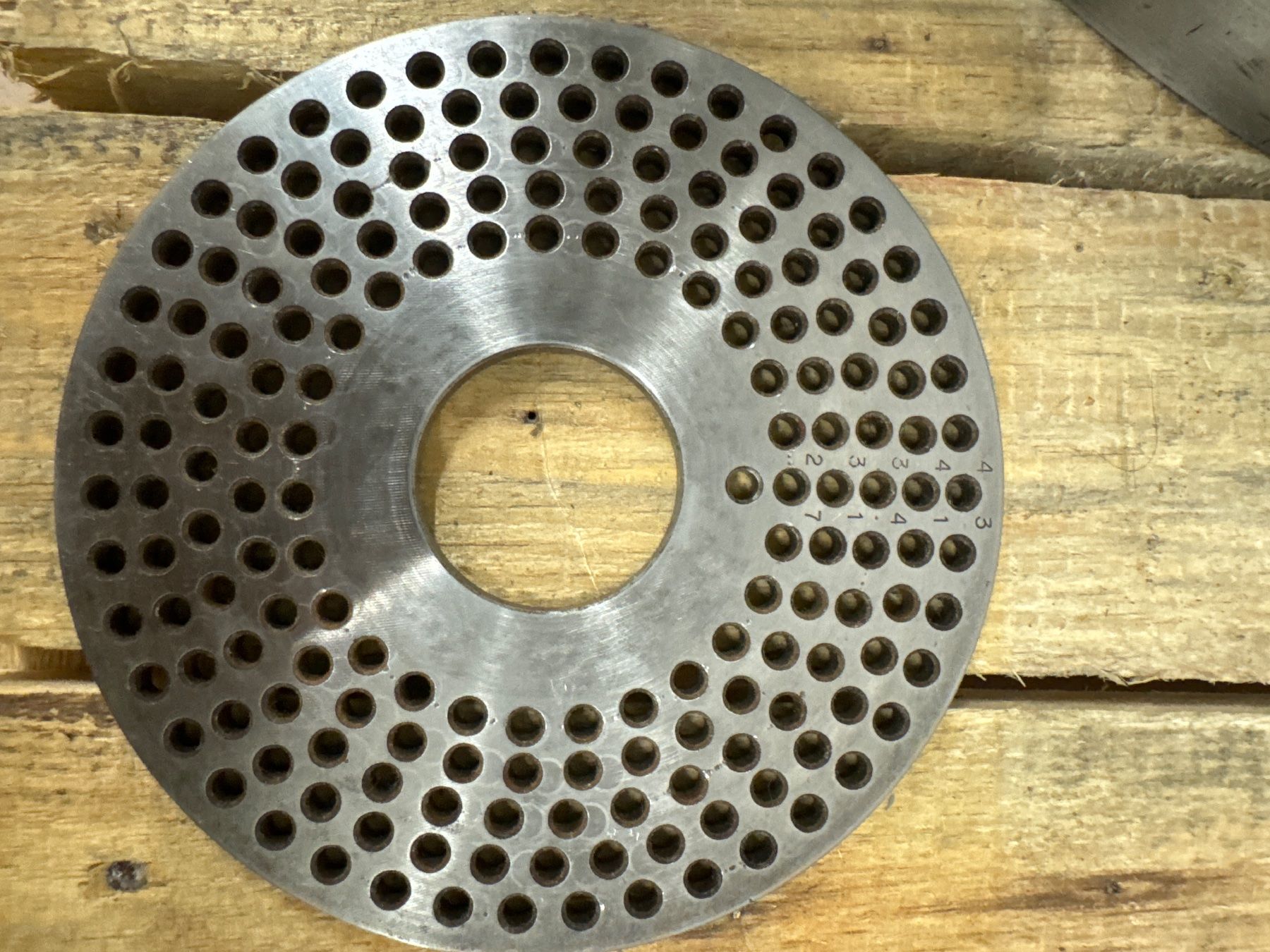 Tutti gli attrezzi: Table circulaire et diviseuse 360mm – Usato da Aarberg venduto da SNMachines 9