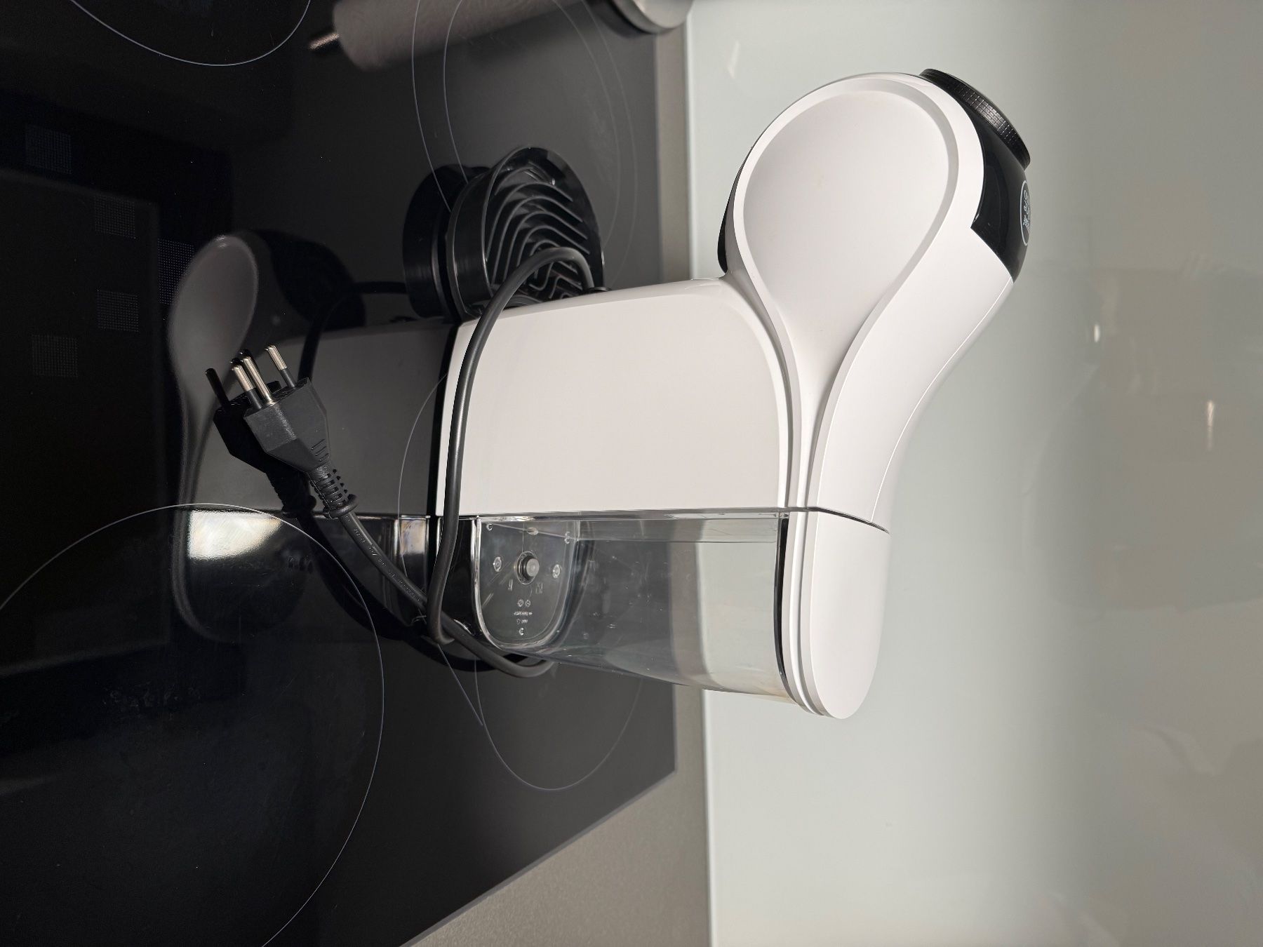 De'Longhi Kaffeemaschinen & Espressomaschinen: Kaffeemaschine Dolce Gusto weiss gebraucht – Gebraucht aus Dietlikon von pas_l7tz 1