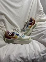 Baskets Nike Air Force 1 multicolores bon état