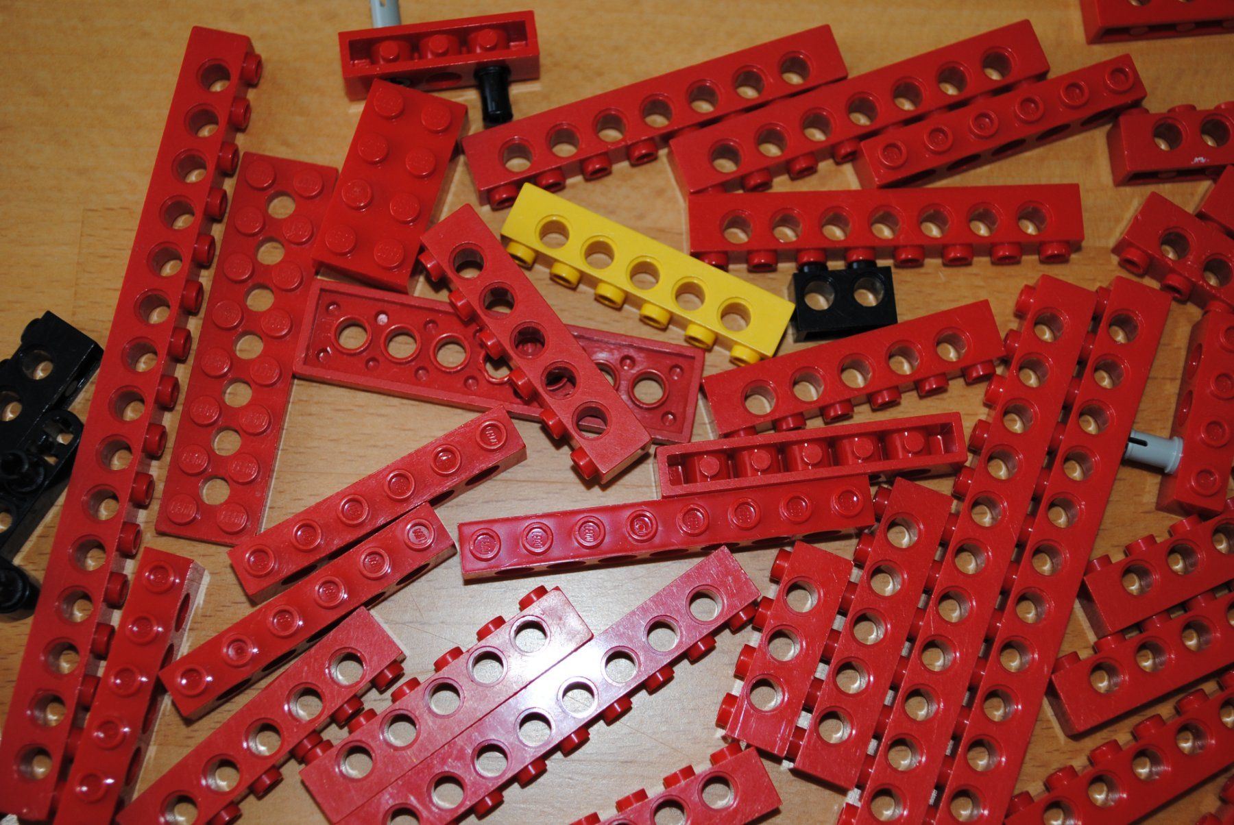 Lego Kit di costruzioni: Legoteile:- diverse rote Technic Balken    /G09/1 – Usato da St. Gallen venduto da Bisaknosp 2