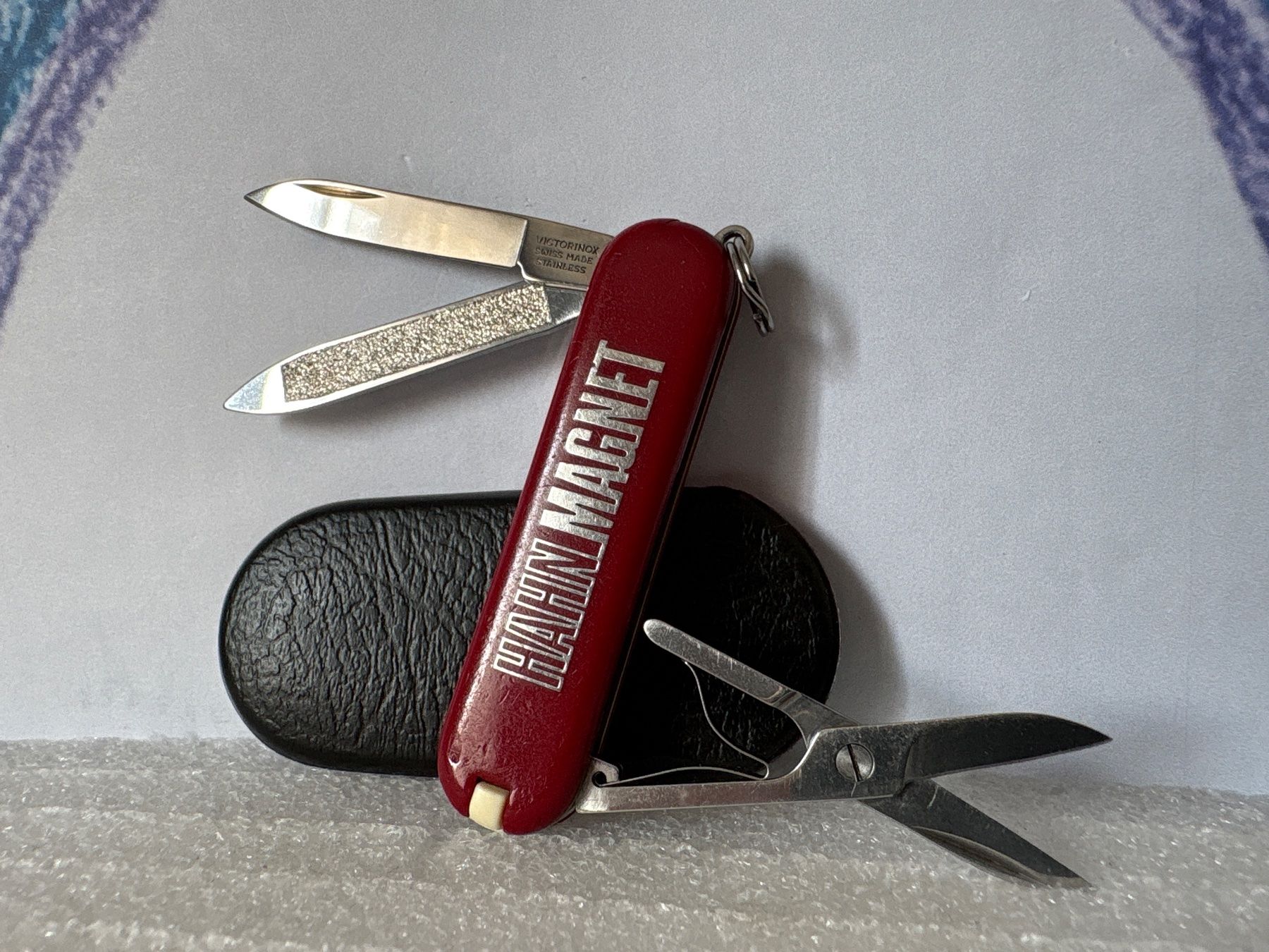 Victorinox Couteaux de poche: VICTORINOX - Classic - Sackmesser - HAHN MAGNET – D'occasion à Andwil SG par Rainboli