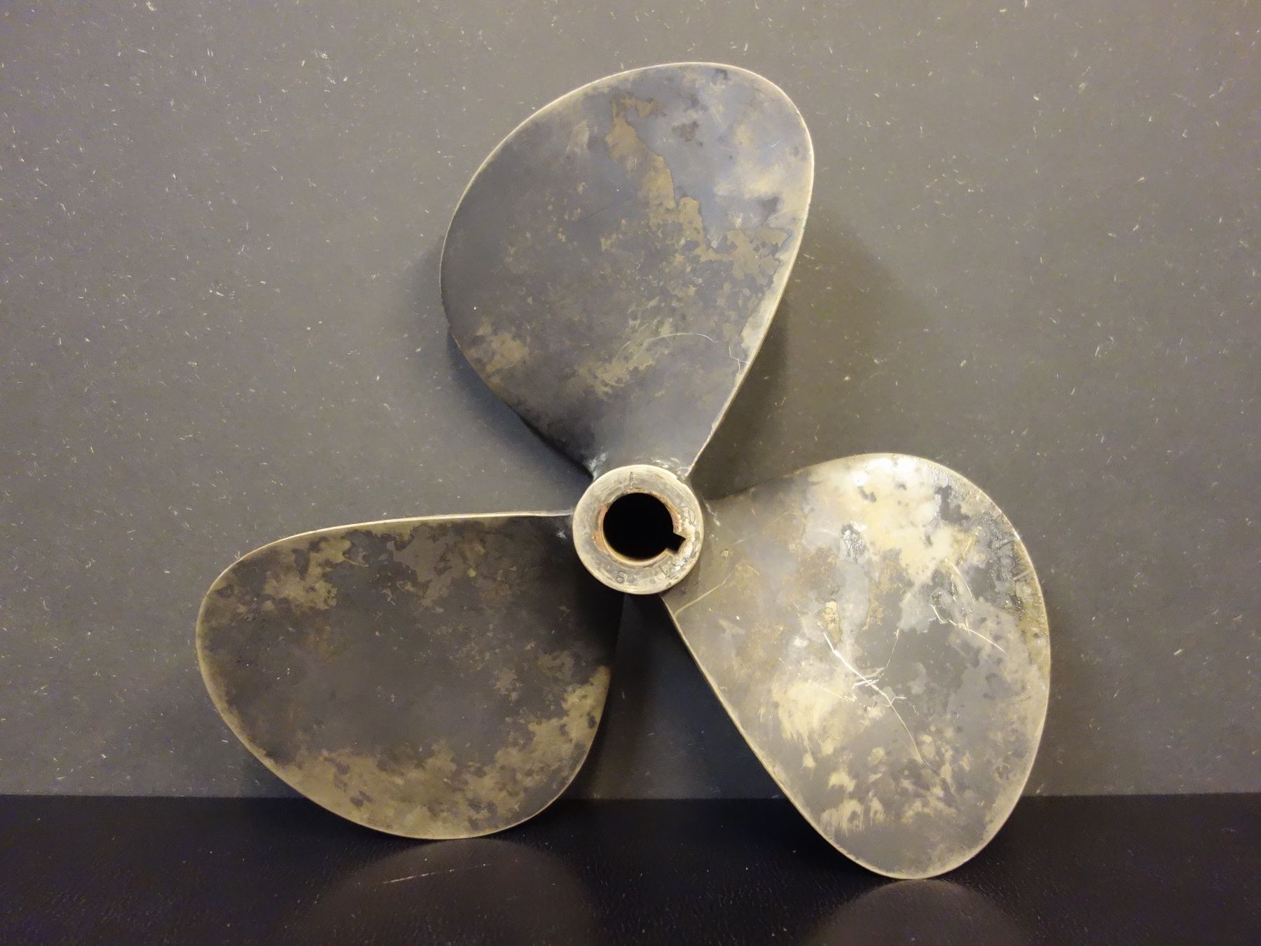 Boote: Schiffsschraube Propeller RADICE MIBRAL 28cm Messing Bronze? – Gebraucht aus Kerzers von bottlesandboxes 1