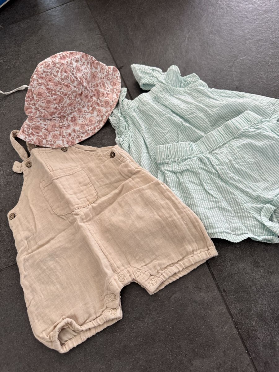 Lotti & Set di vestiti: Sommerkleider Baby 62/68 – Usato da Wattenwil venduto da Poschi_71 1