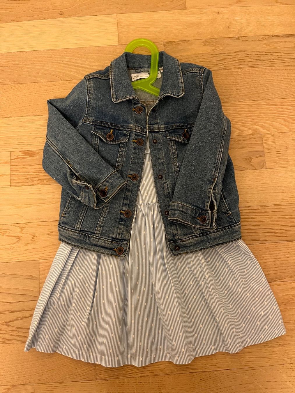 Zara Lotti & Set di vestiti: Jeansjacke Mädchen 92 – Usato da Adliswil venduto da Sale12 2